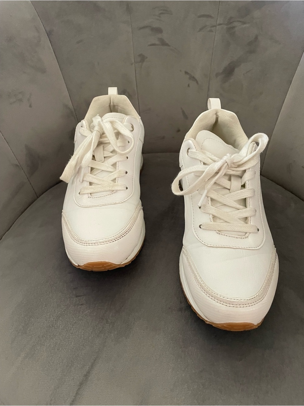 White Sneakers - Clean Casual Lace-Up